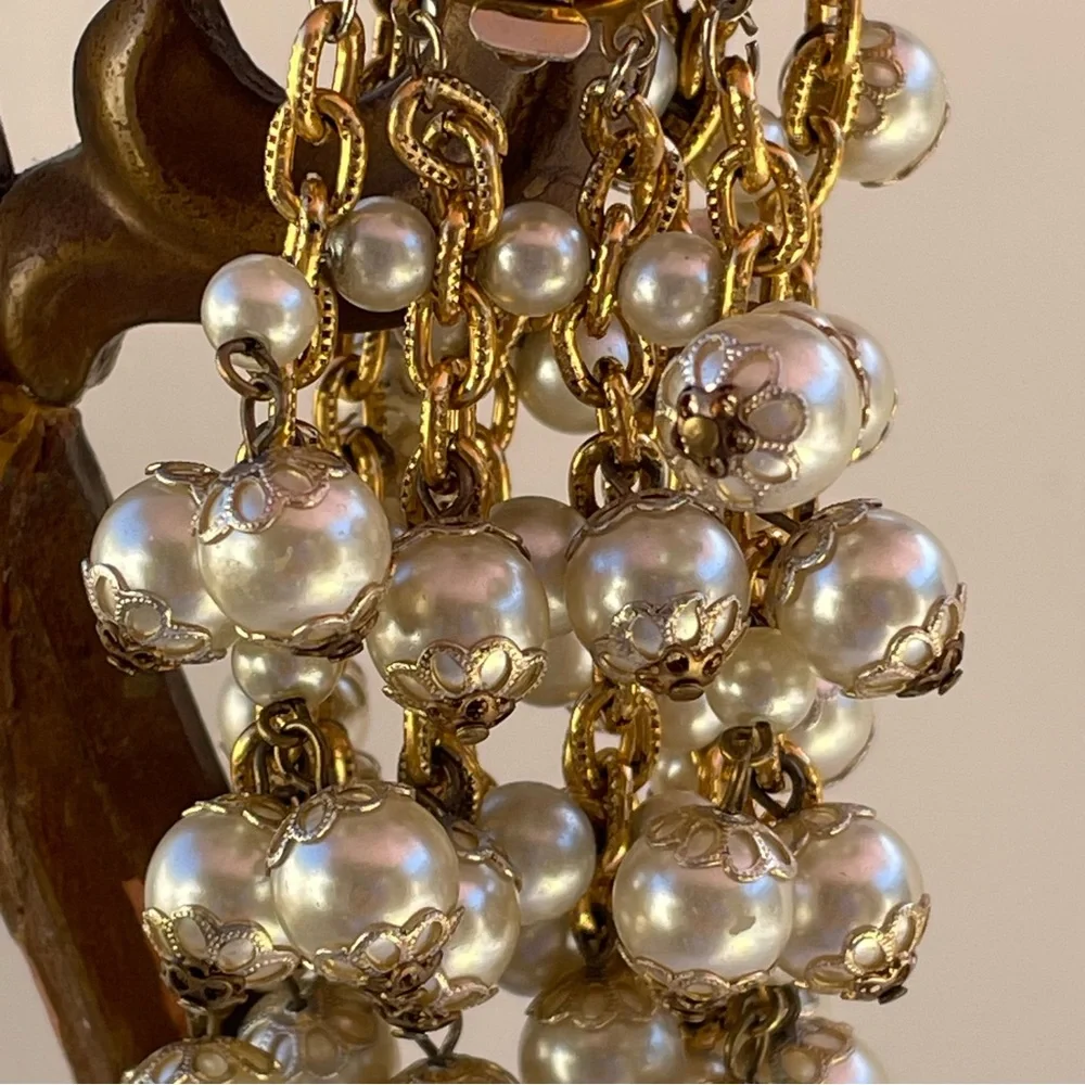 Vintage 1960s Gold Tone Faux Pearl Dangle Cluster Bracelet